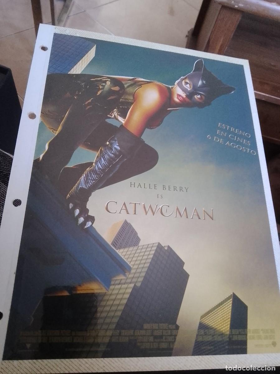 Kino: Catwcman recorte de revista est&aacute; pegado