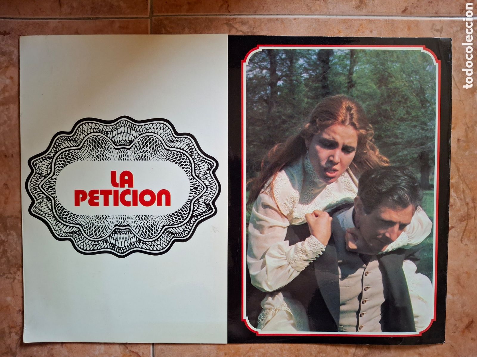 Cinema: Folleto Tr&iacute;ptico Original &rdquo;La Petici&oacute;n&rdquo; (1976) - Edici&oacute;n Internacional Multiling&uuml;e (Espa&ntilde;ol/Ingl&eacute;s/F