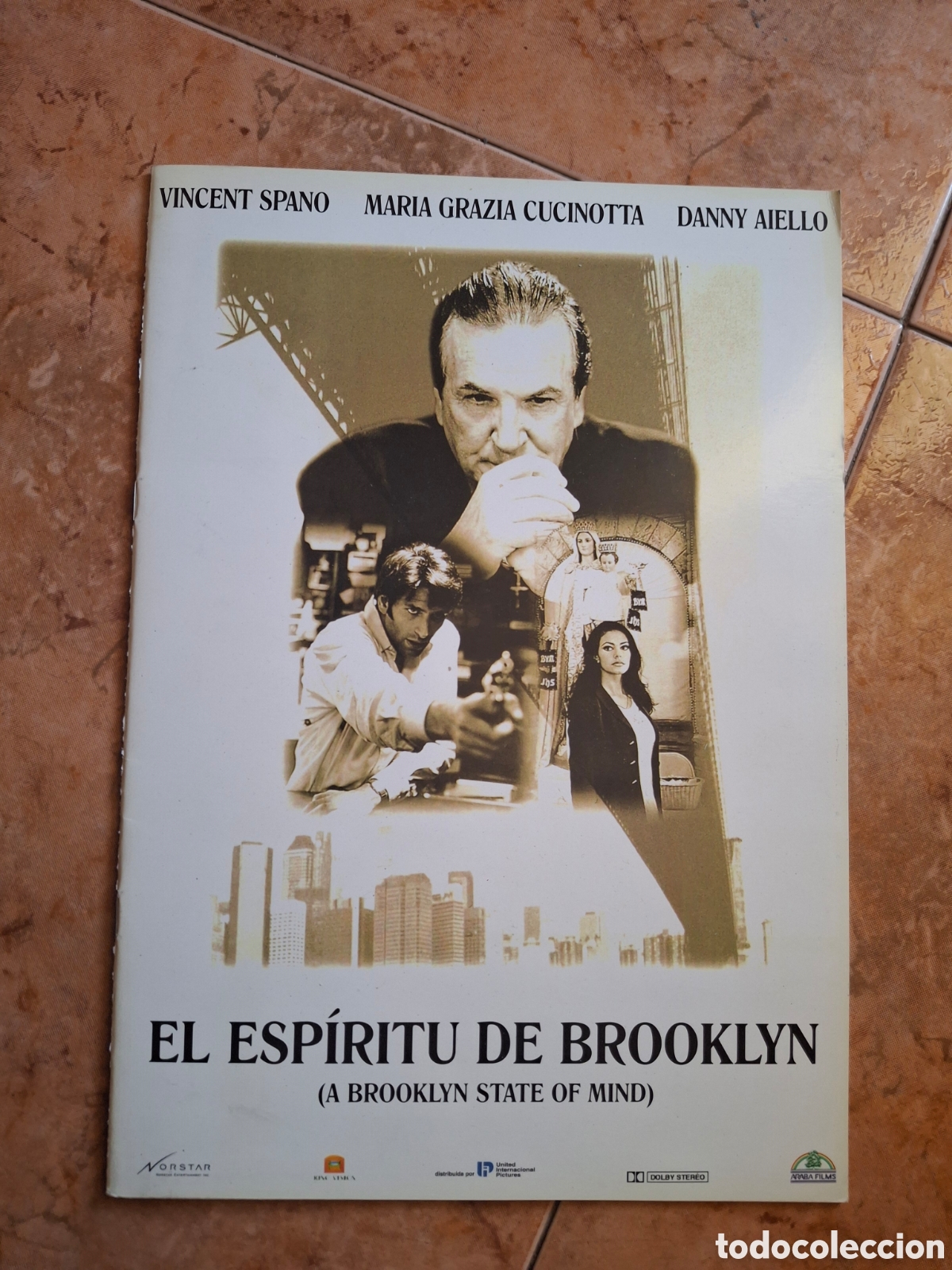 Cine: Gu&iacute;a de prensa / Pressbook - El esp&iacute;ritu de Brooklyn (1998) - Araba Films