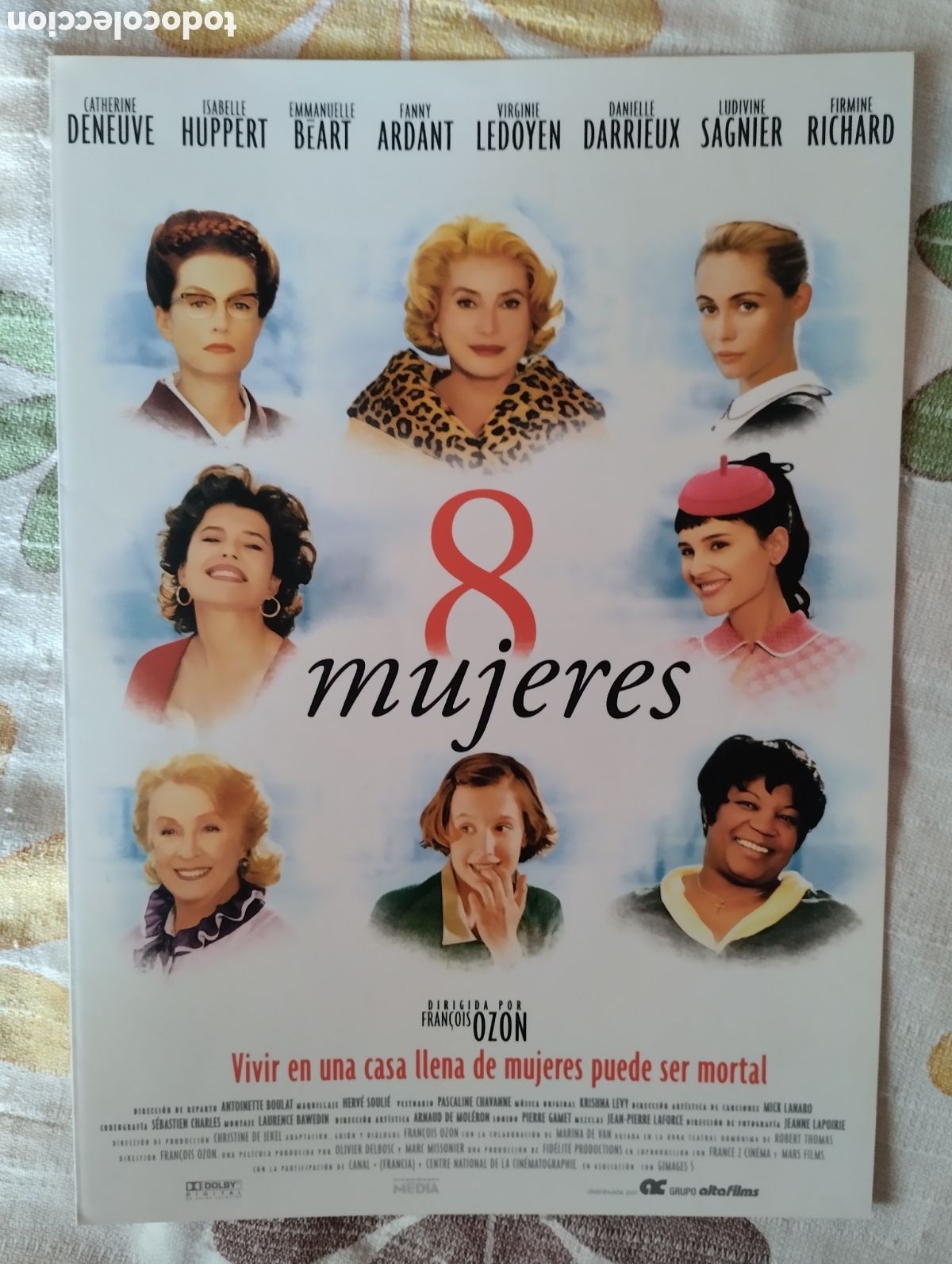 Cine: GUIA DOBLE - 8 MUJERES