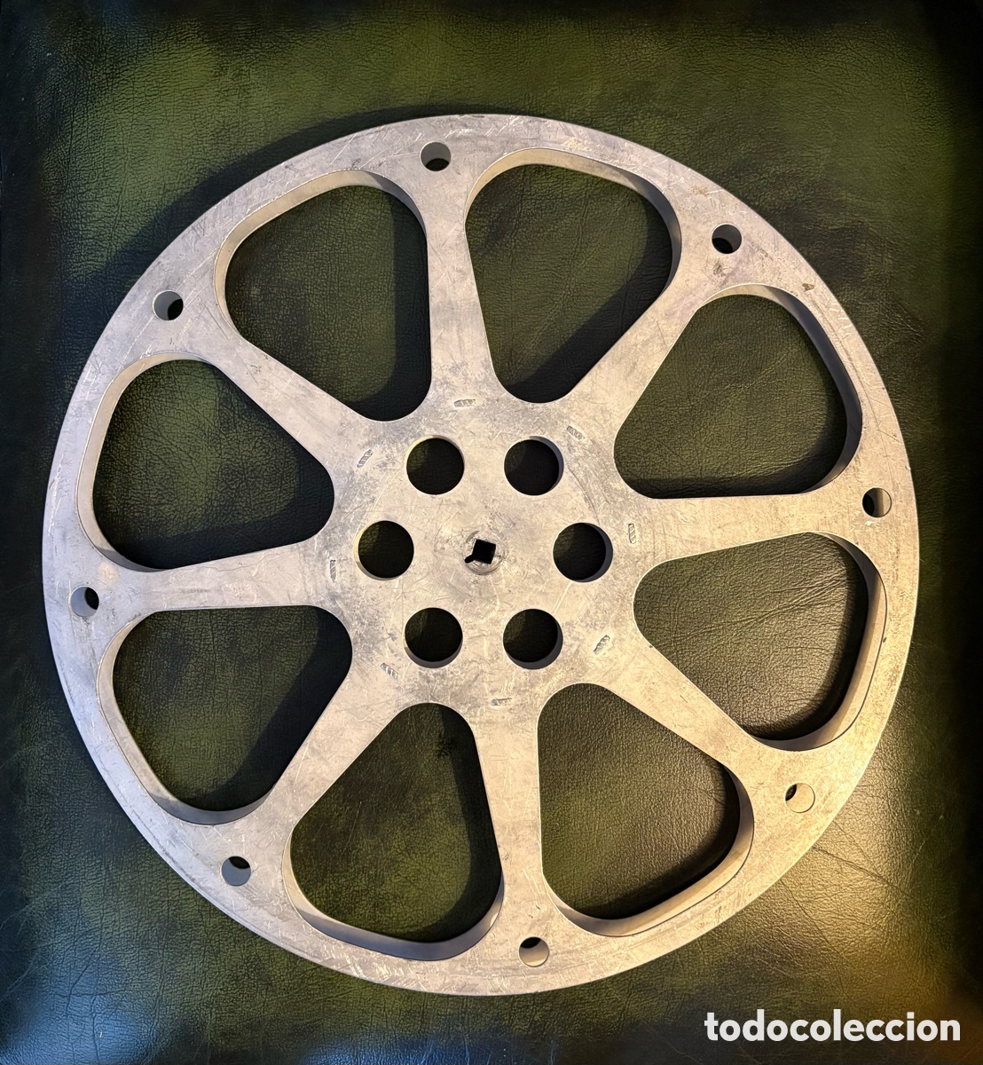 Cine: Bobina para pel&iacute;cula de cine de 16mm de aluminio de 500 metros de capacidad 35 cm de di&aacute;metro.