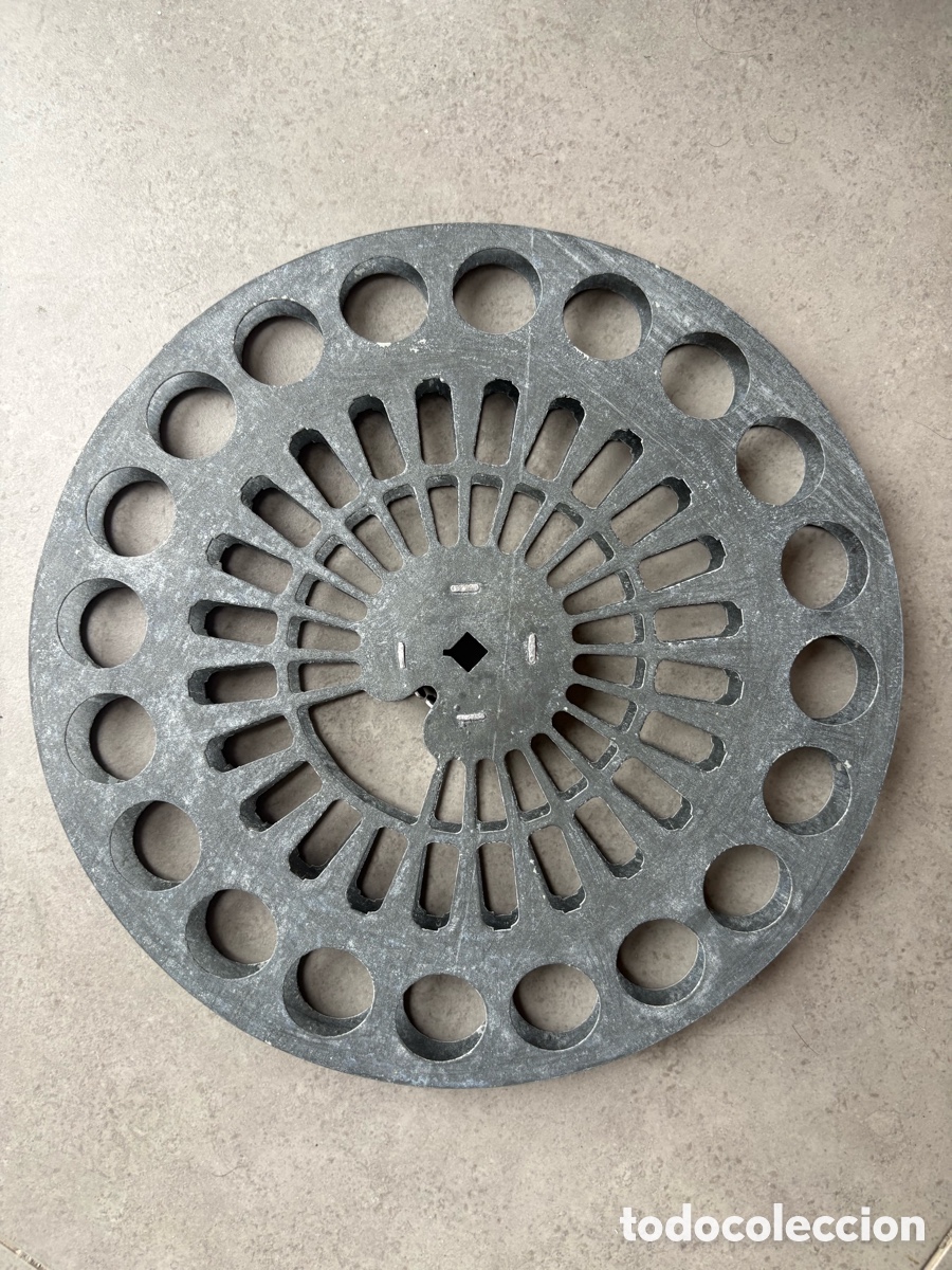 Cine: Bobina para pel&iacute;cula de cine de 16mm de metal de 240 metros de capacidad 24 cm de di&aacute;metro