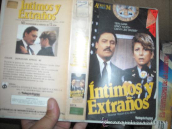 Cine: INTIMOS Y EXTRA&Ntilde;OS / BETA - Foto 1