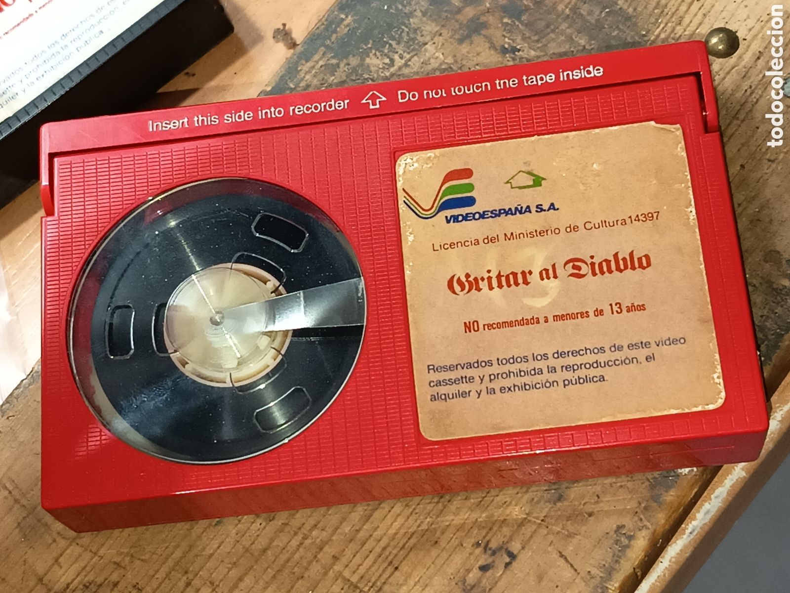 Kino: Gritar al diablo. Pel&iacute;cula en v&iacute;deo betamax