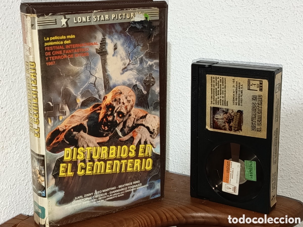 Cine: Disturbios en el cementerio. Pel&iacute;cula Betamax