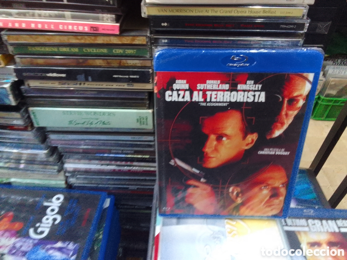 Cine: Caza al terrorista, Donald Sutherland, precintado