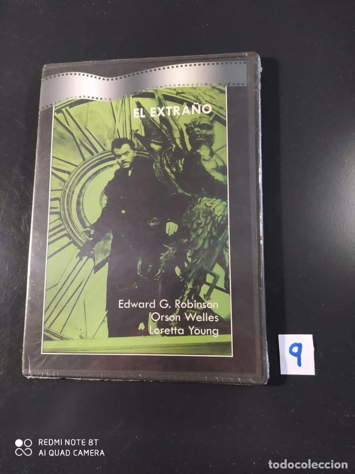Cine: DvD - El Extra&ntilde;o - Foto 1