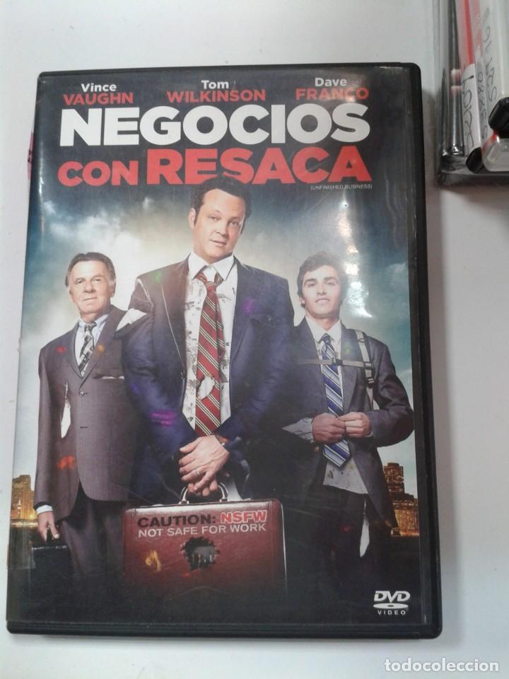 Cine: NEGOCIOS CON RESACA. DVD