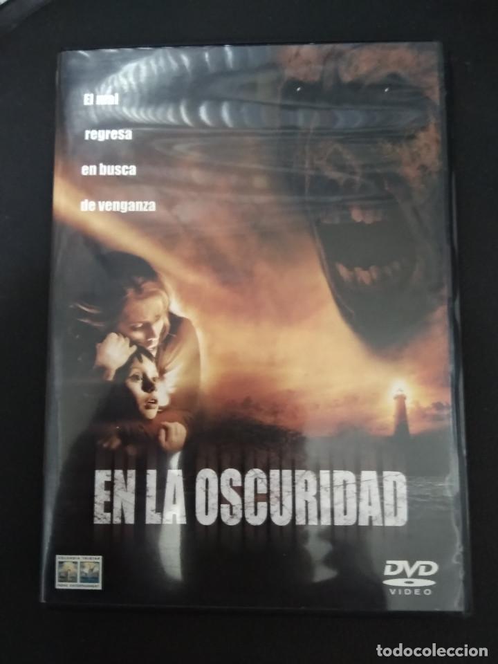 Cine: EN LA OSCURIDAD - Foto 1