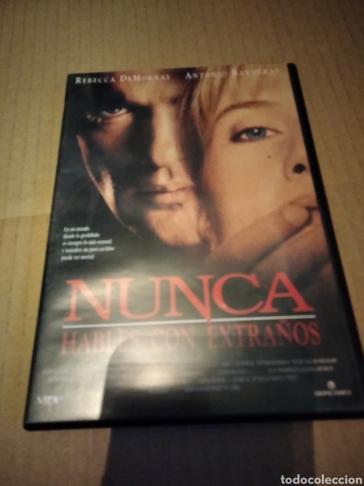 Cine: Nunca hables con extra&ntilde;os dvd - Foto 1