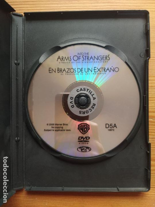 Cine: DVD EN BRAZOS DE UN EXTRA&Ntilde;O (035) - Foto 2