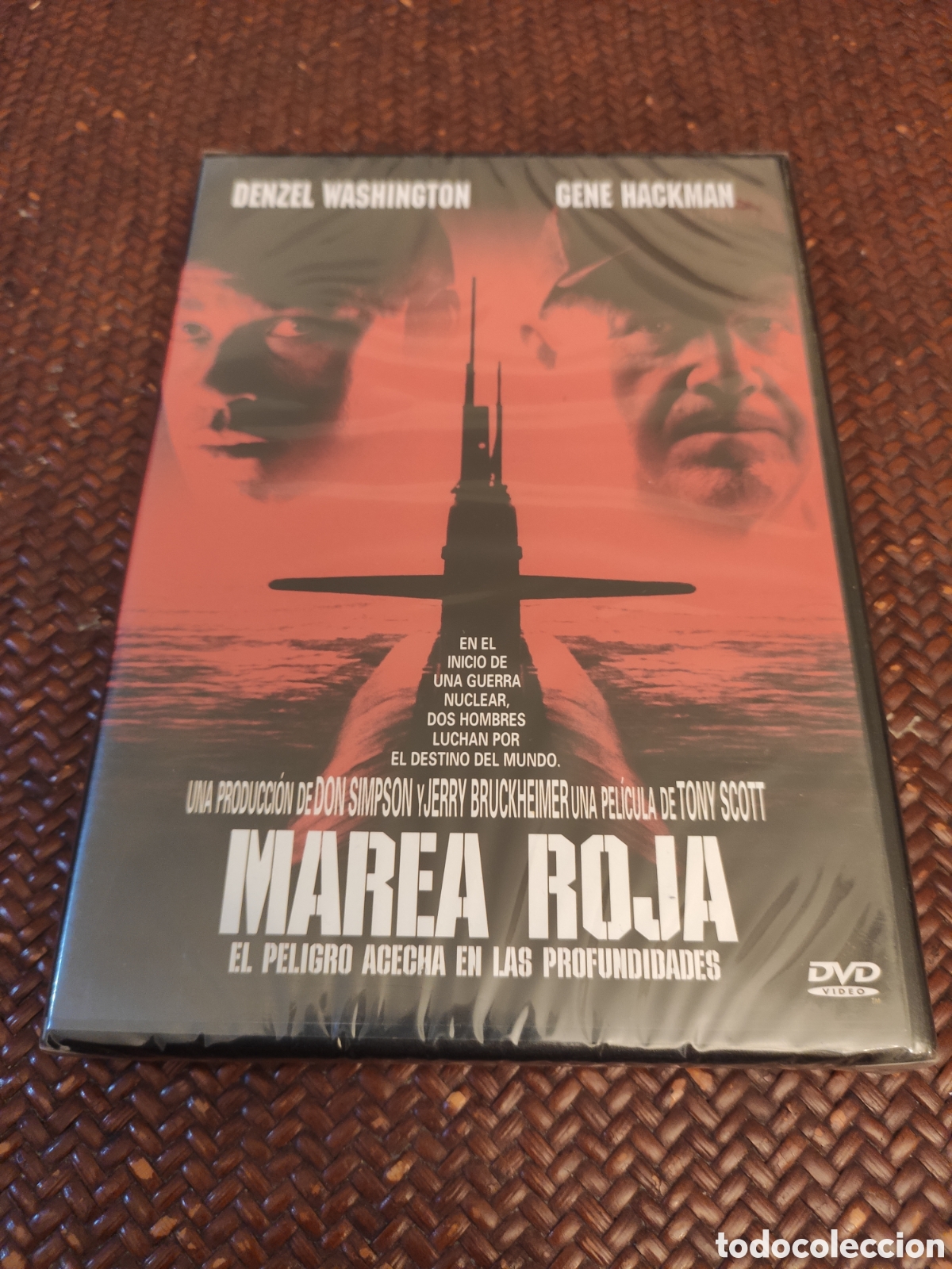 Cinema: Marea roja precintada