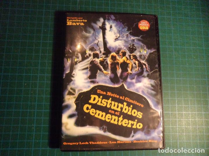 Kino: Disturbios en el cementerio. (P-33)