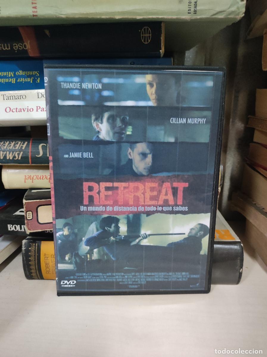 Kino: RETREAT UN MUNDO DE DISTANCIA DE TODO LO QUE SABES