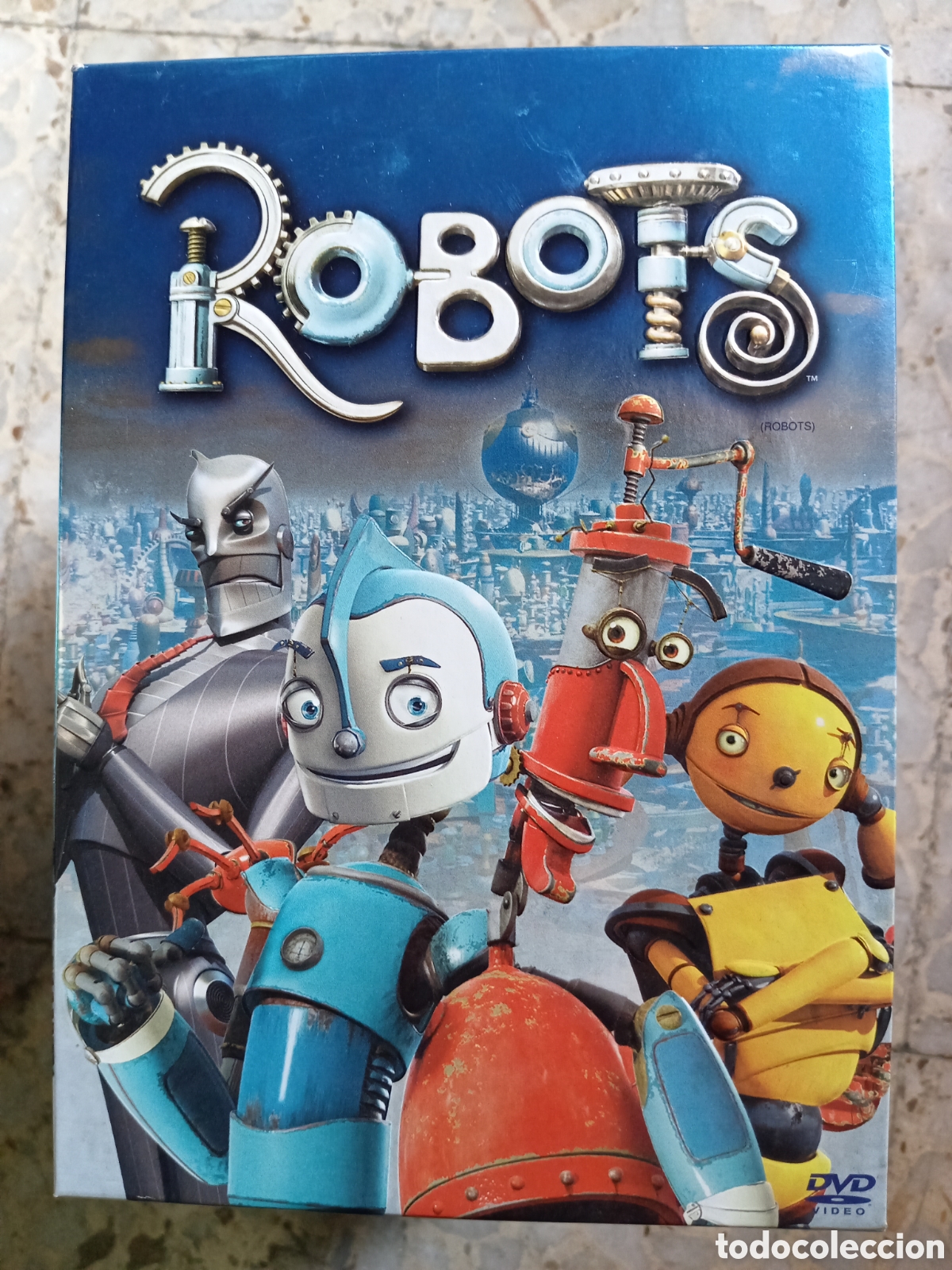 Cine: DVD ROBOTS CON FUNDA - Foto 1