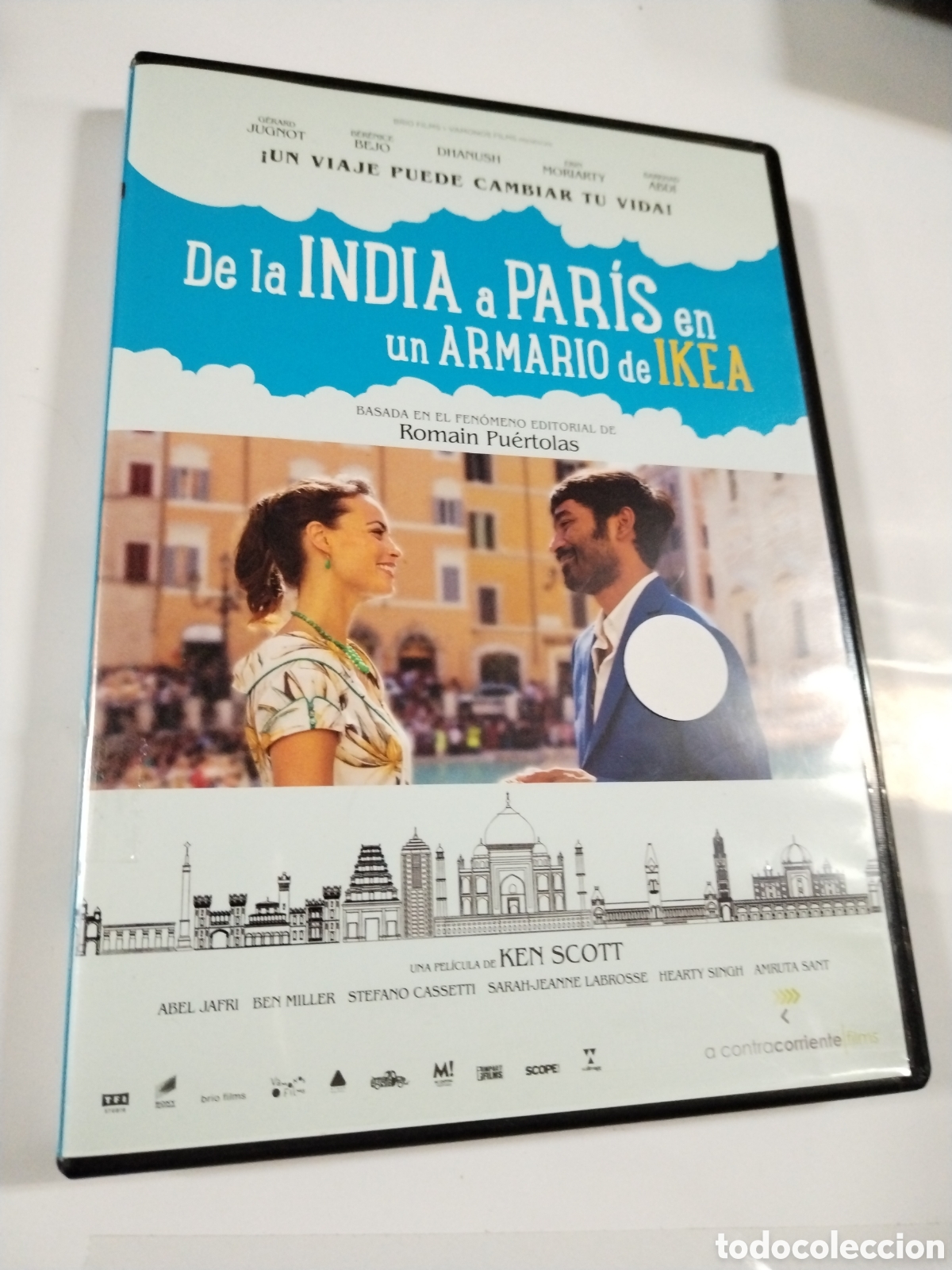 Cine: DE LA INDIA A PAR&Iacute;S EN UN ARMARIO DE IKEA. DVD. MU