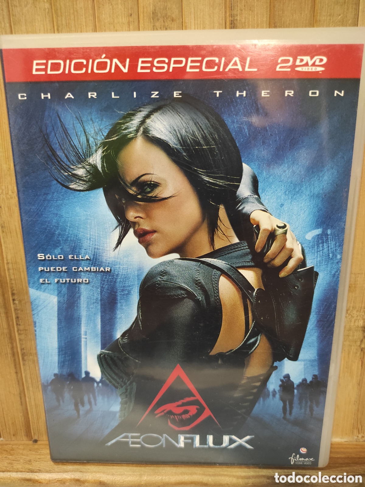 Cine: AEONFLUX (Edici&oacute;n especial dos discos)(CHARLIZE THERON) - DVD SEMINUEVO