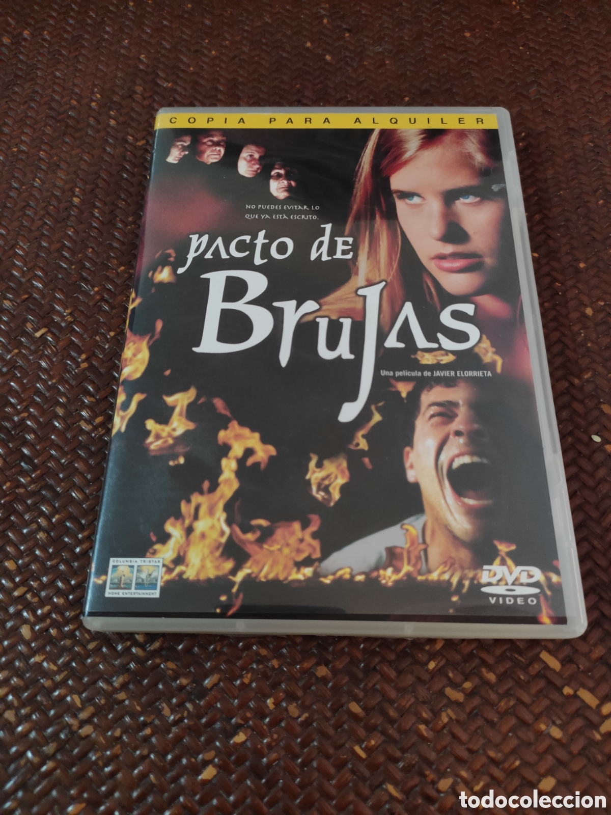 Cine: Pacto de brujas videoclub car&aacute;tula rota por detr&aacute;s