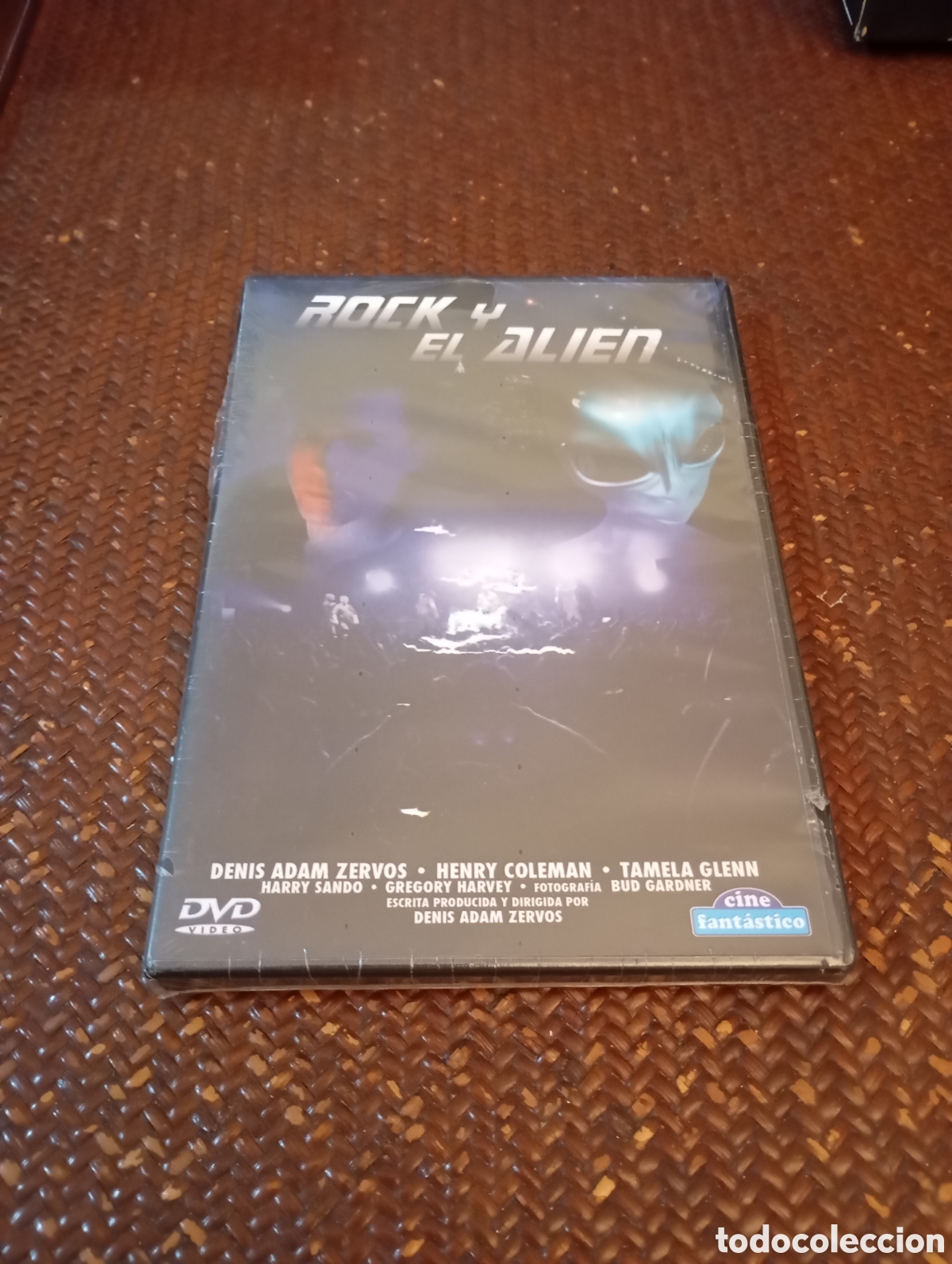 Cine: Rock y el alien precintada