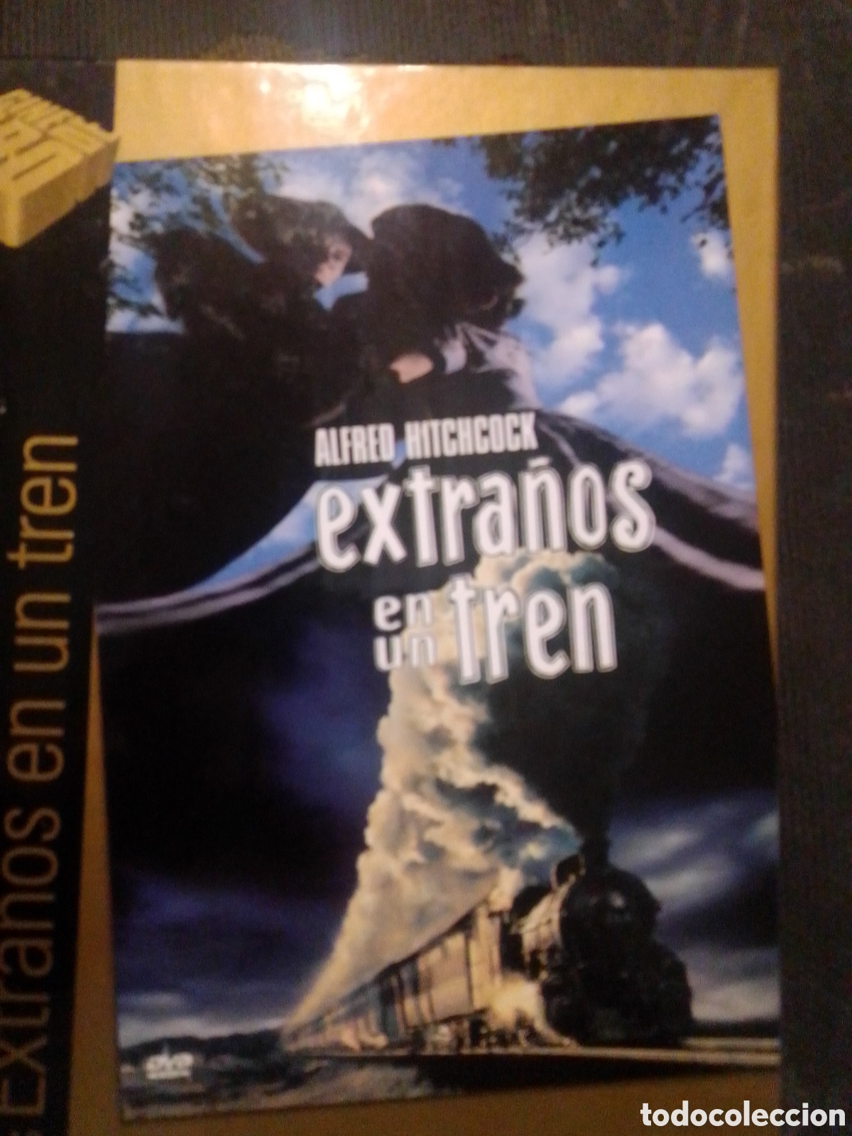 Cine: Extra&ntilde;os en un tren ..... - Foto 1