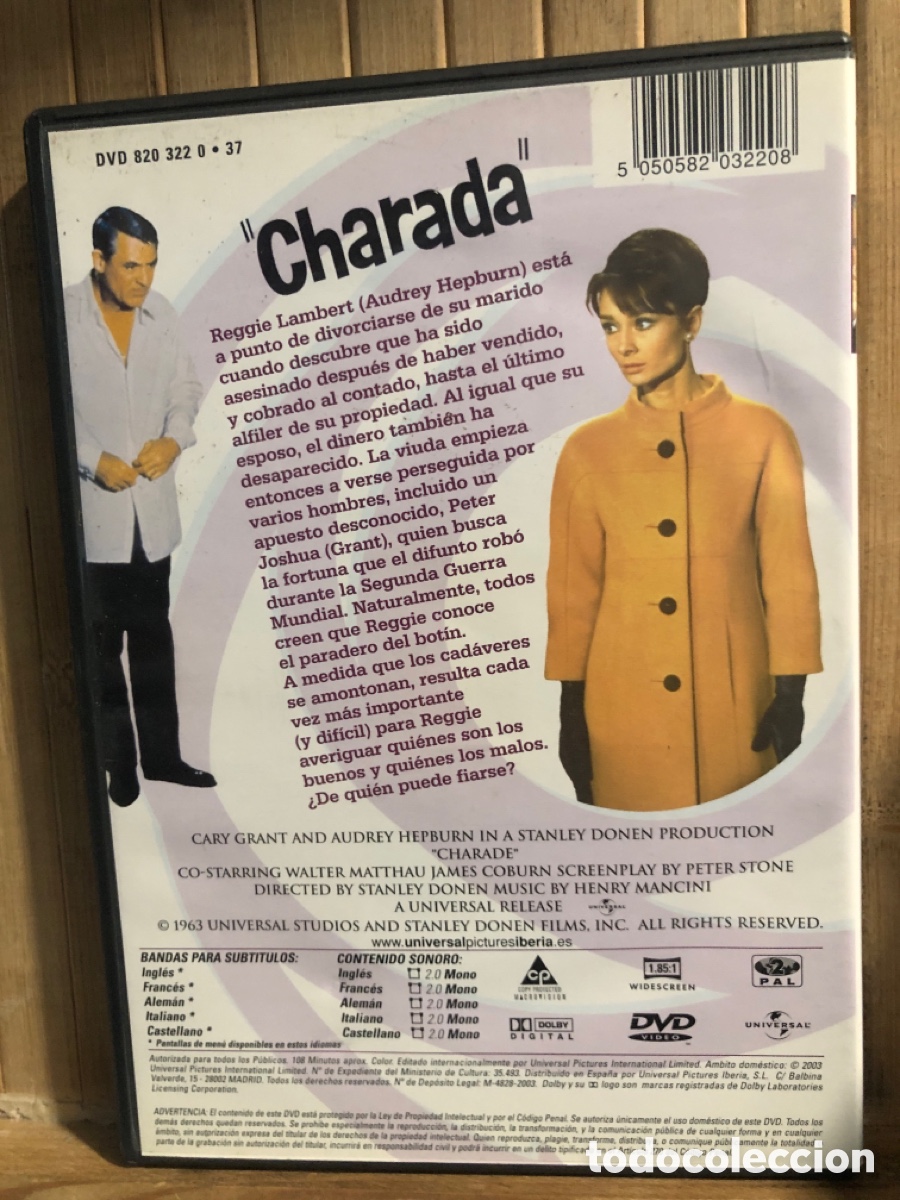 Cine: Charada DVD SEMINUEVO - Foto 2