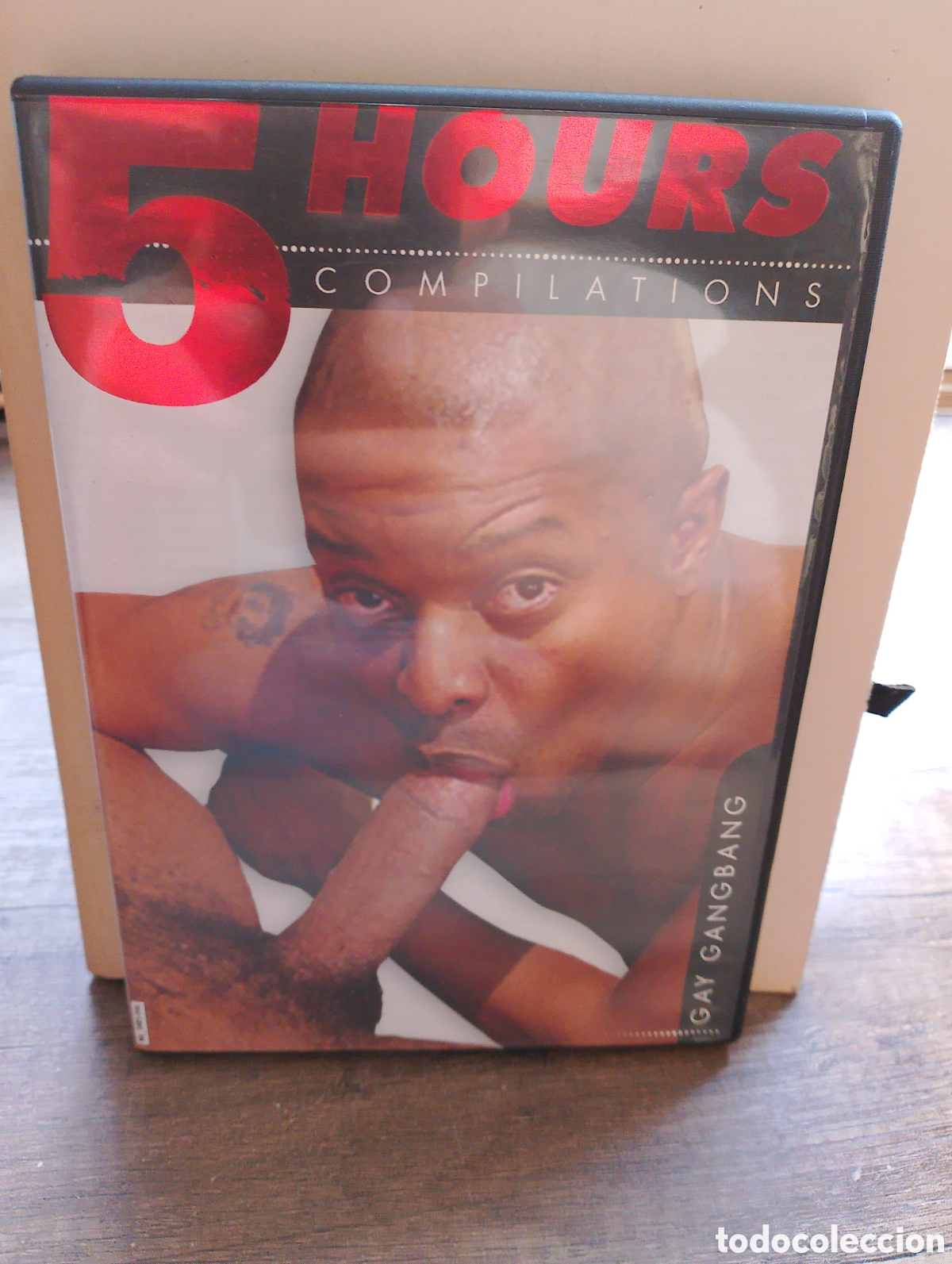 Cine: DVD gay. 5 hours gangbang