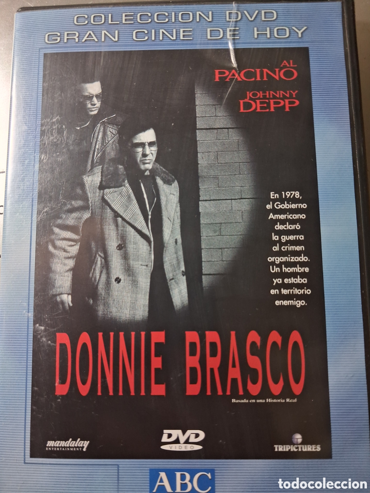 Cinema: DONNIE BRASCO. DVD. MIKE NEWELL.