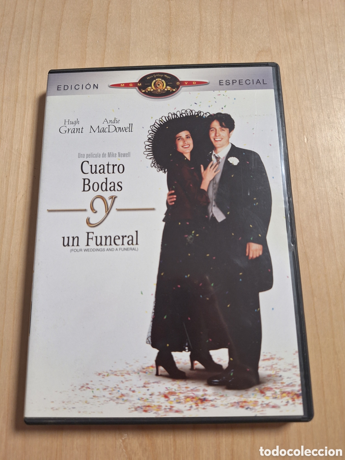 Cinema: RD65 cuatro bodas y un funeral DVD SEGUNDAMANO