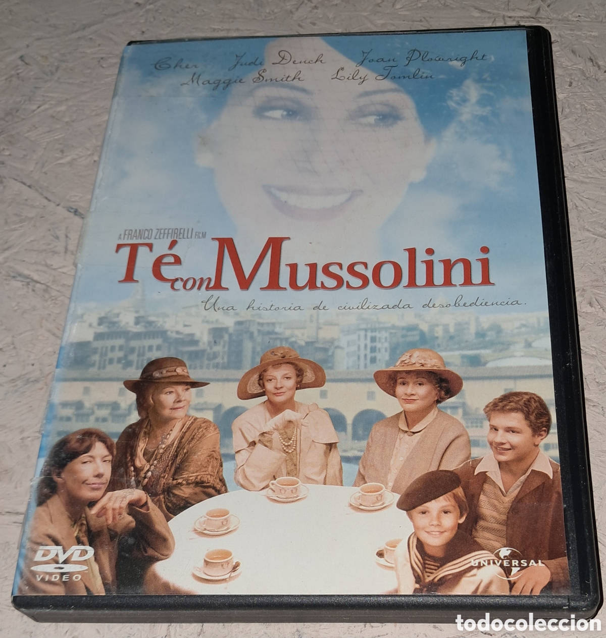 Cin&eacute;ma: DVD de la pel&iacute;cula de 1999&nbsp;T&eacute; con Mussolini&nbsp;(Tea with Mussolini).