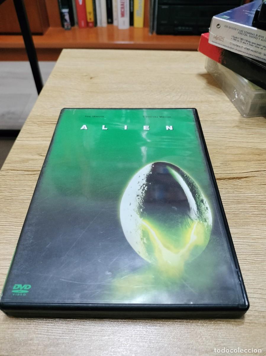 Cine: DVD Alien + p&oacute;ster de Avatar - Foto 1