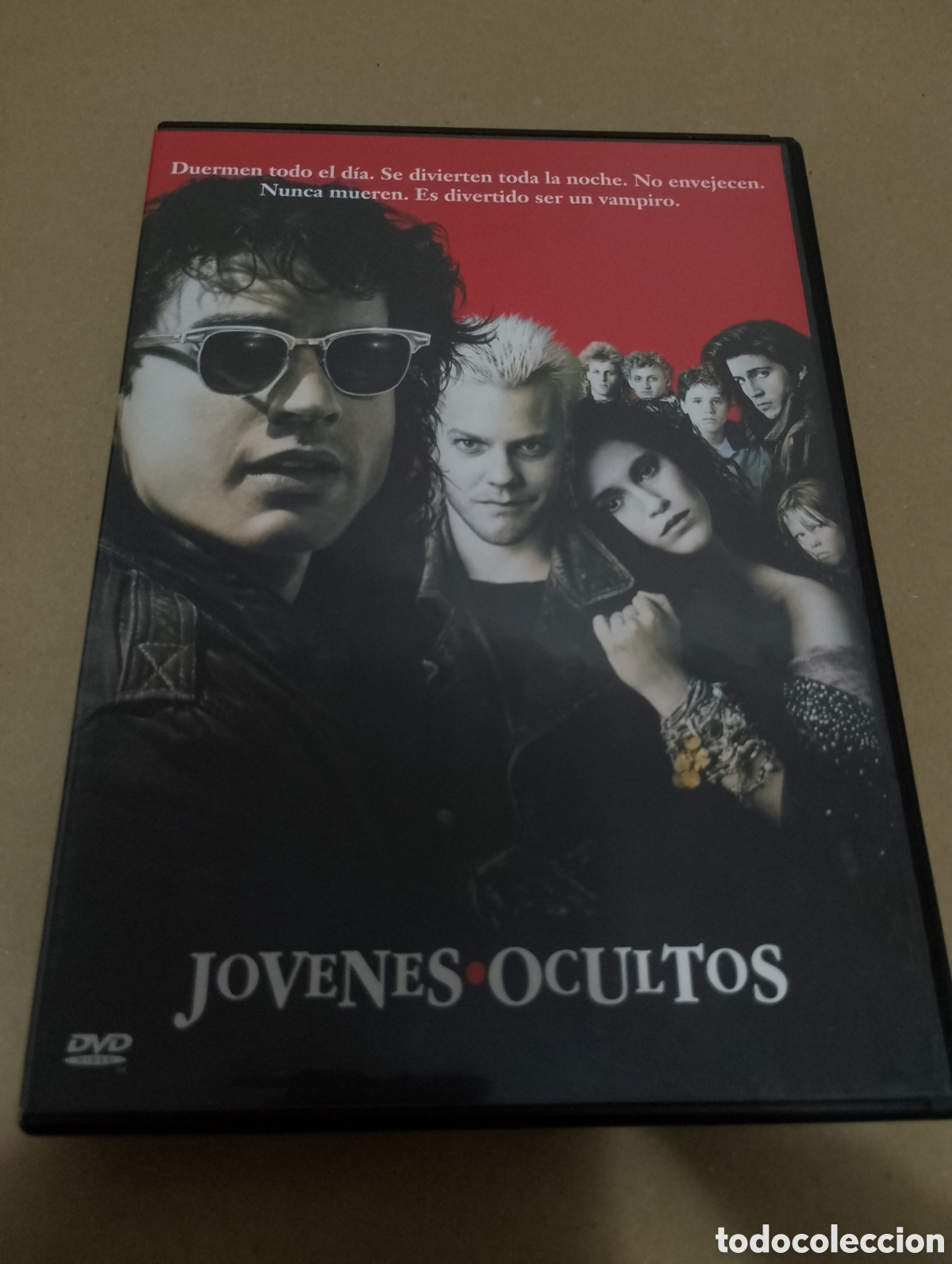 Cin&eacute;ma: Dvd. J&oacute;venes ocultos. Joel Schumacher. Con Corey Feldman y Keifer Sutherland.