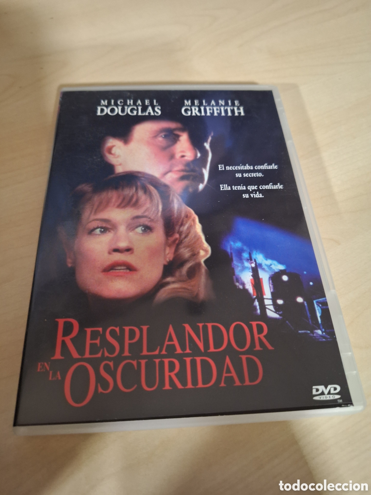 Cine: RD14 resplandor en la oscuridad DVD SEGUNDAMANO