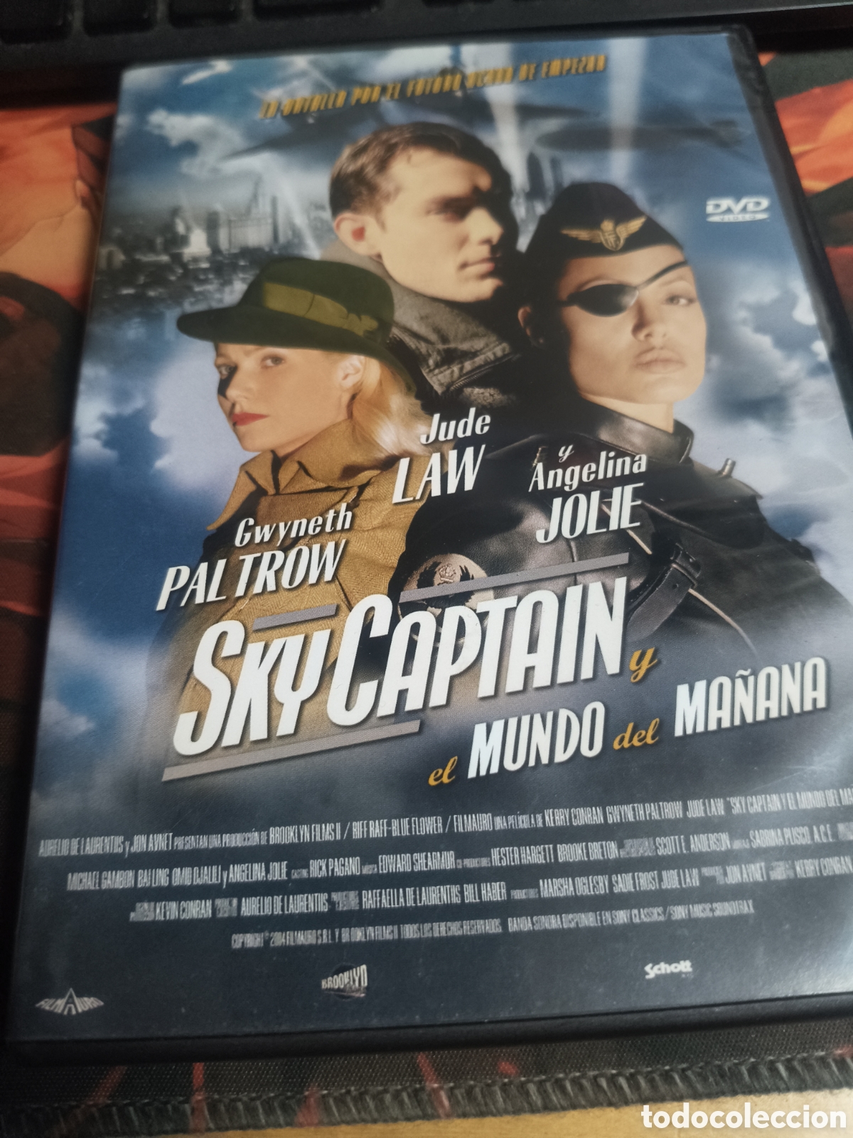 Cine: Sky captain y el mundo del ma&ntilde;ana DVD - 245