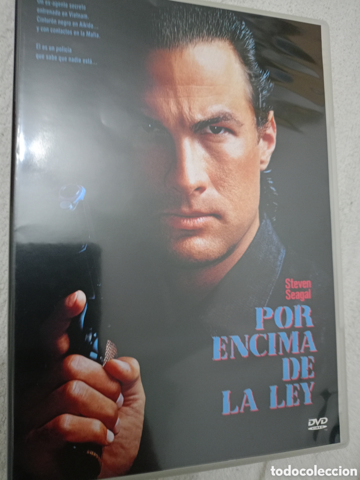 Cine: DVD Por encima de la ley -