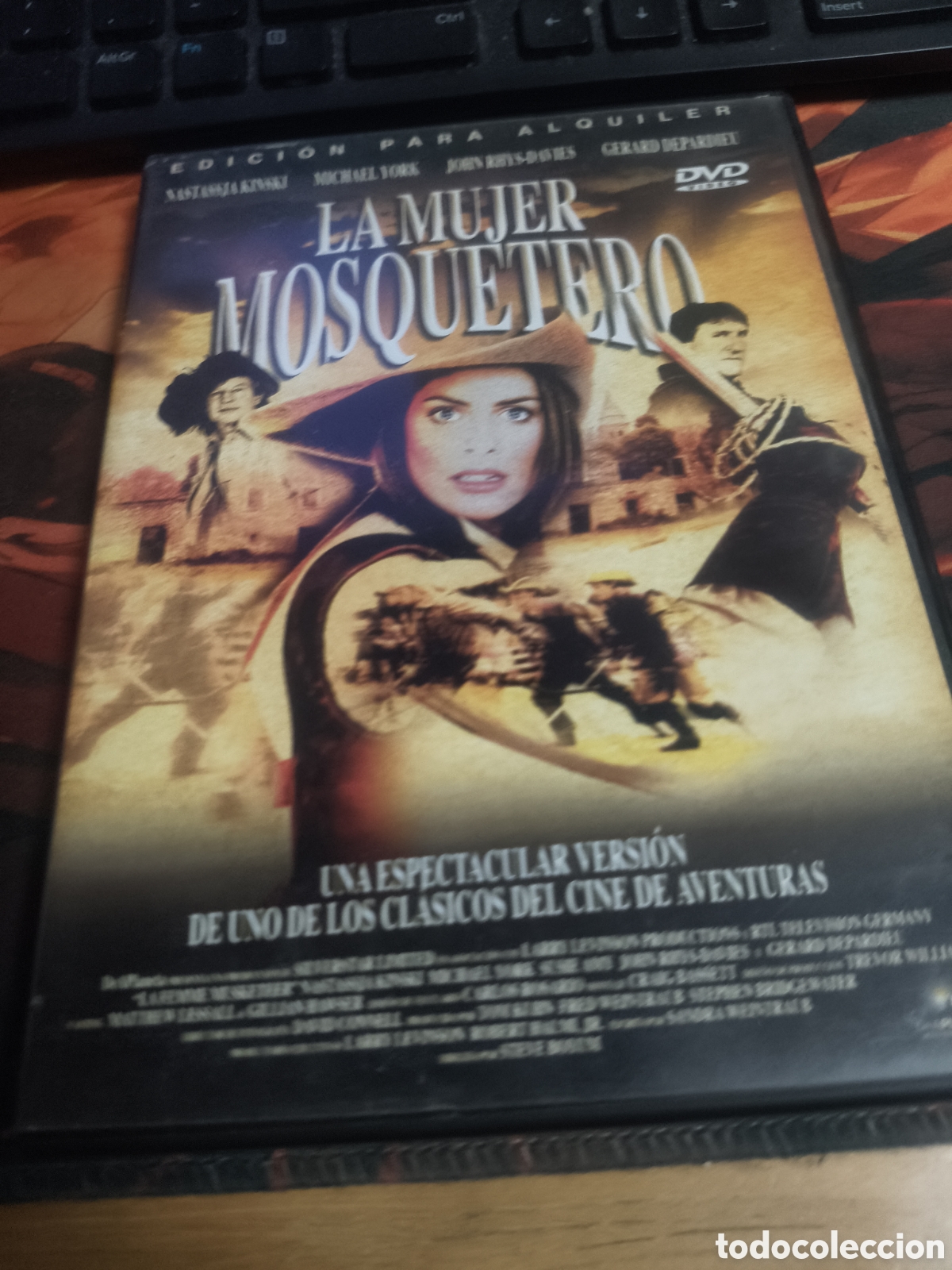 Cine: La mujer mosquetero DVD - 245 (videoclub)
