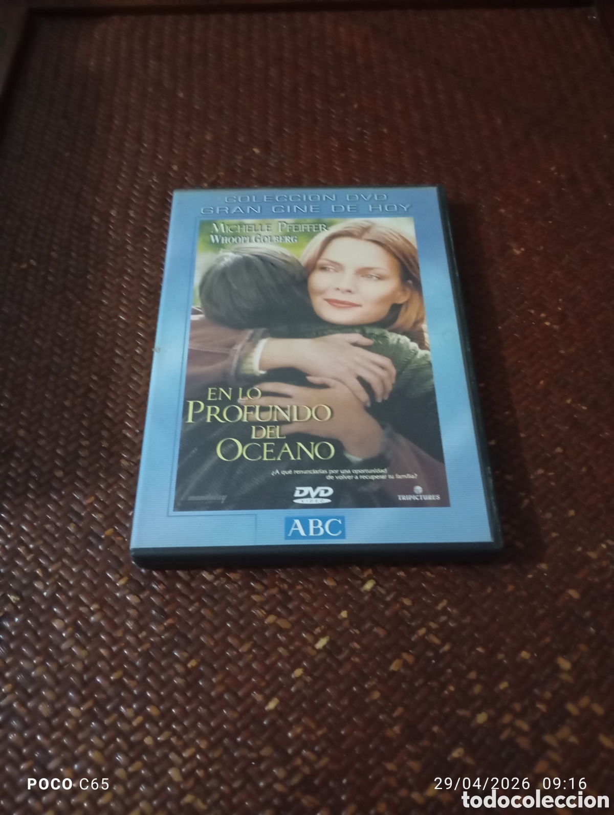 Cine: En lo profundo del oc&eacute;ano DVD