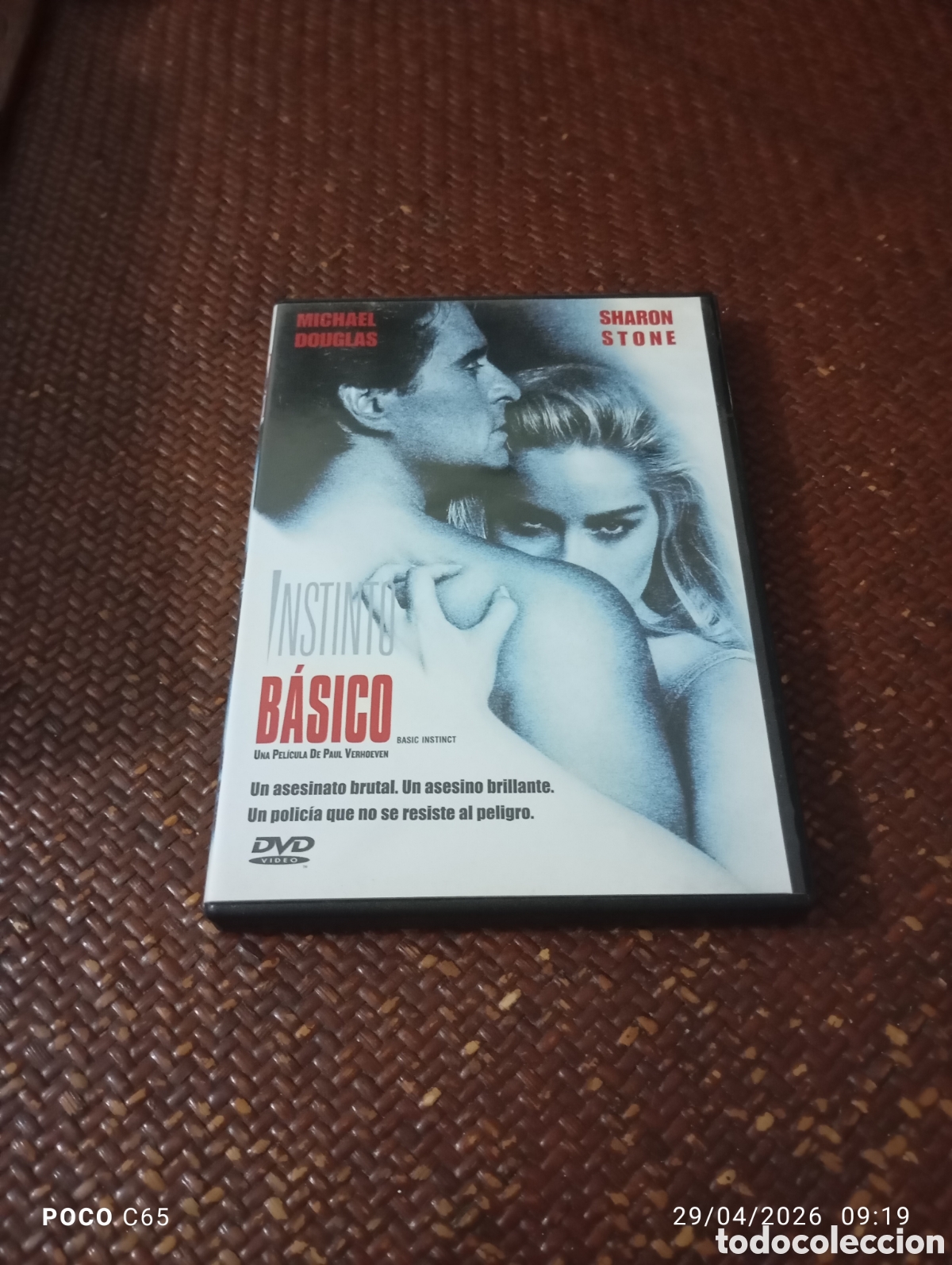 Cine: Instinto b&aacute;sico DVD como nuevo