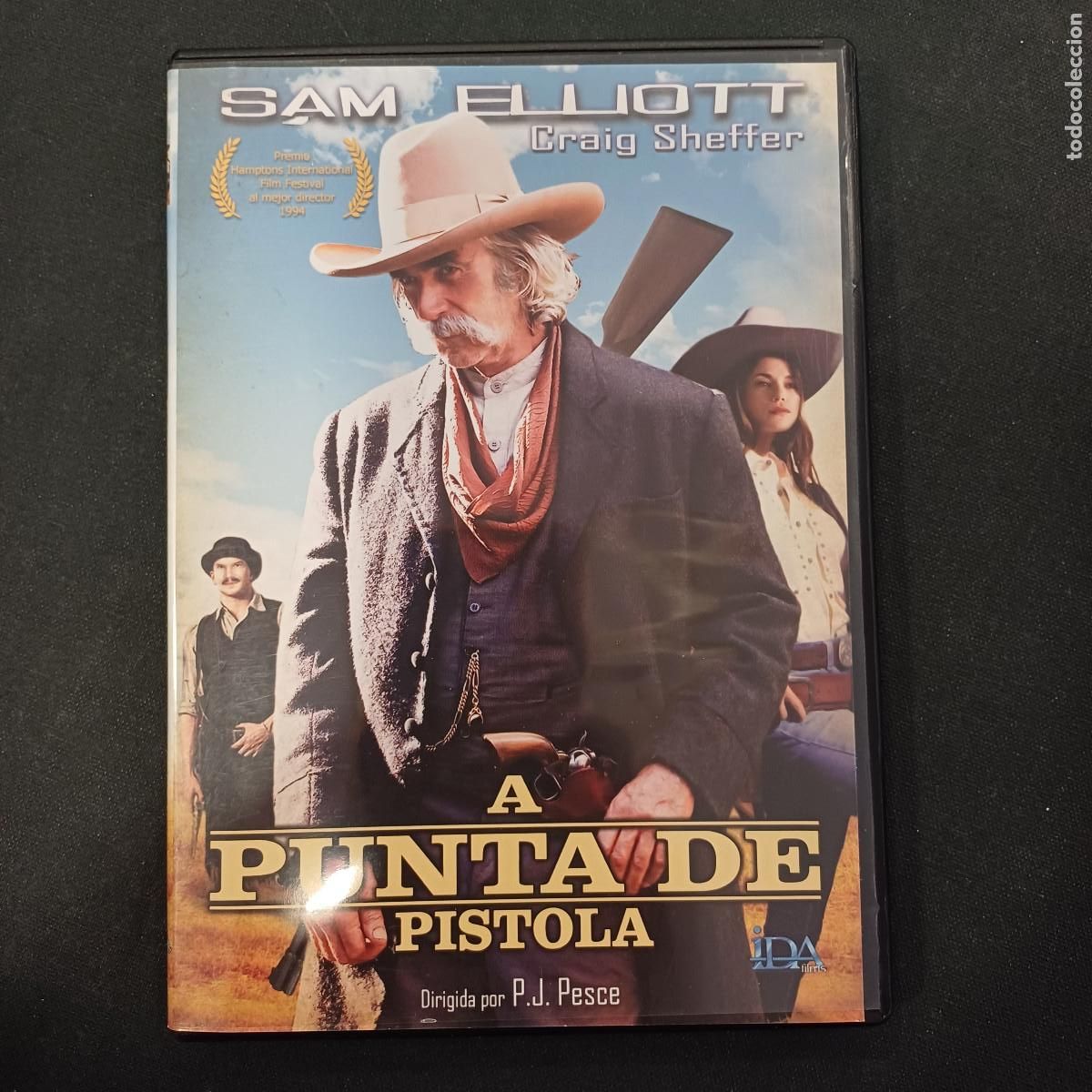 Cine: A PUNTA DE PISTOLA/DVD.