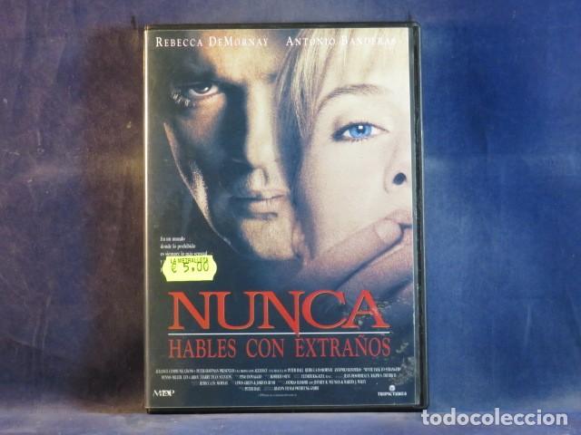 Cine: NUNCA HABLES CON EXTRA&Ntilde;OS - DVD