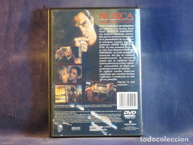 Cine: NUNCA HABLES CON EXTRA&Ntilde;OS - DVD - Foto 2