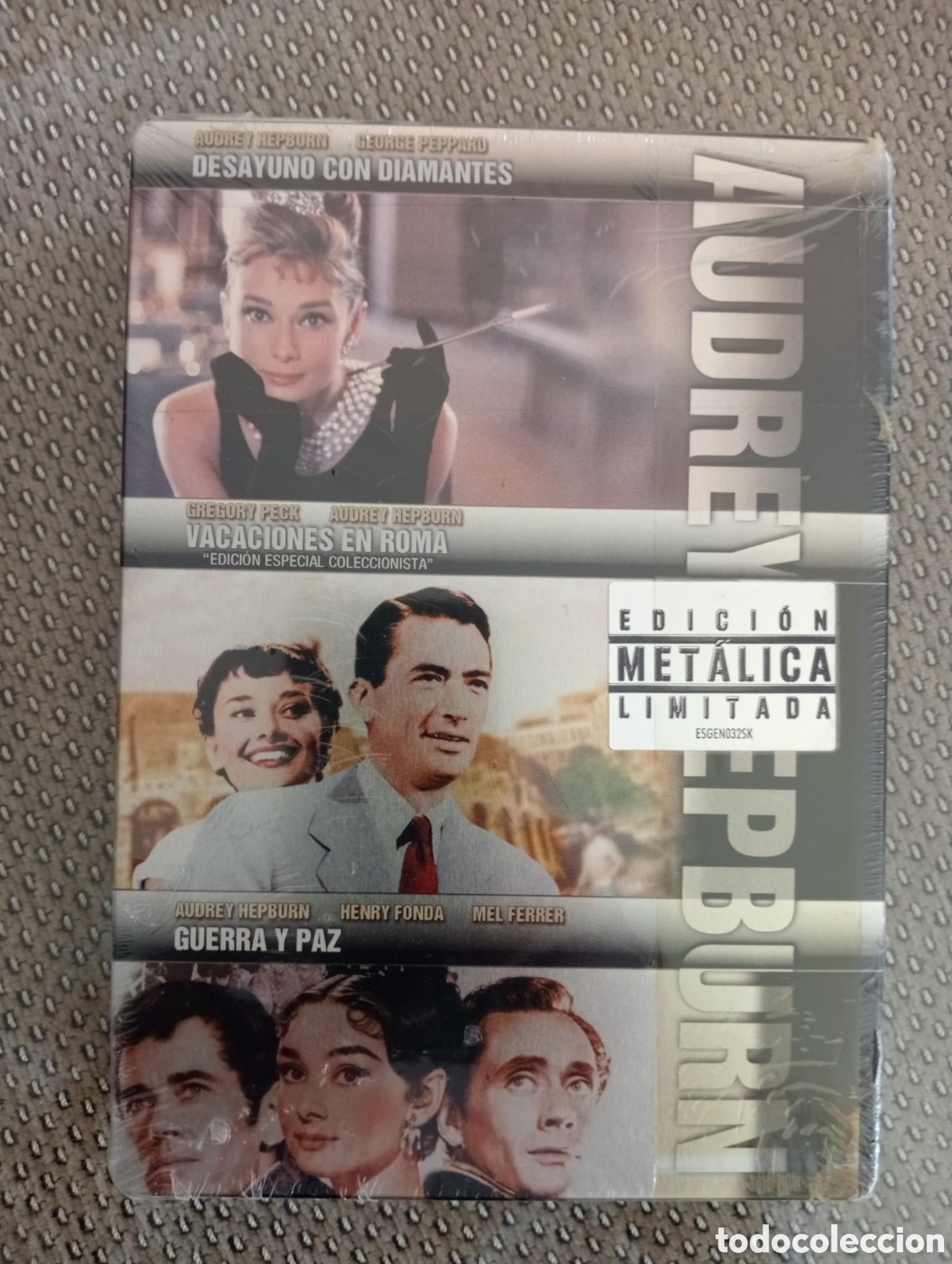 Cine: Desayuno con diamantes + Vacaciones en Roma + Guerra y Paz. Caja met&aacute;lica. Audrey Hepburn. DVD