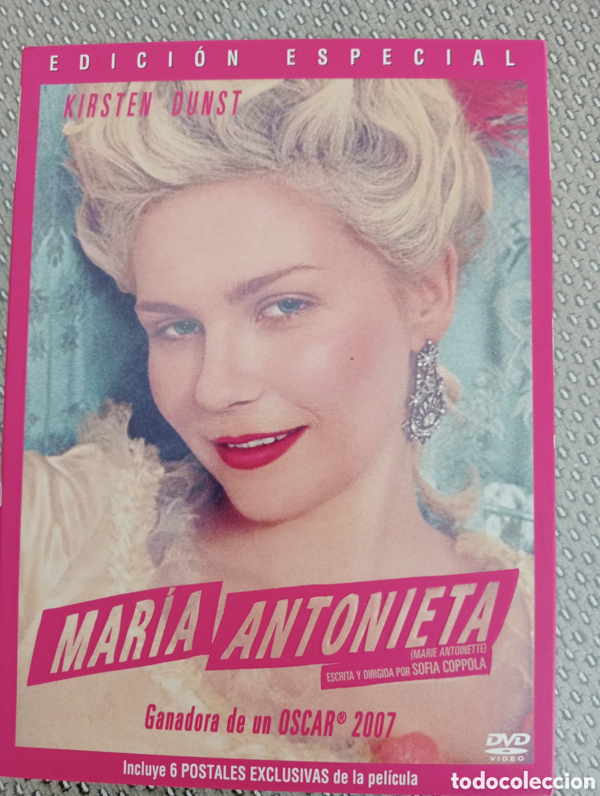 Cine: Maria Antonieta de Sof&iacute;a Coppola con Kristen Dunst. Es la edici&oacute;n especial, incluye postales