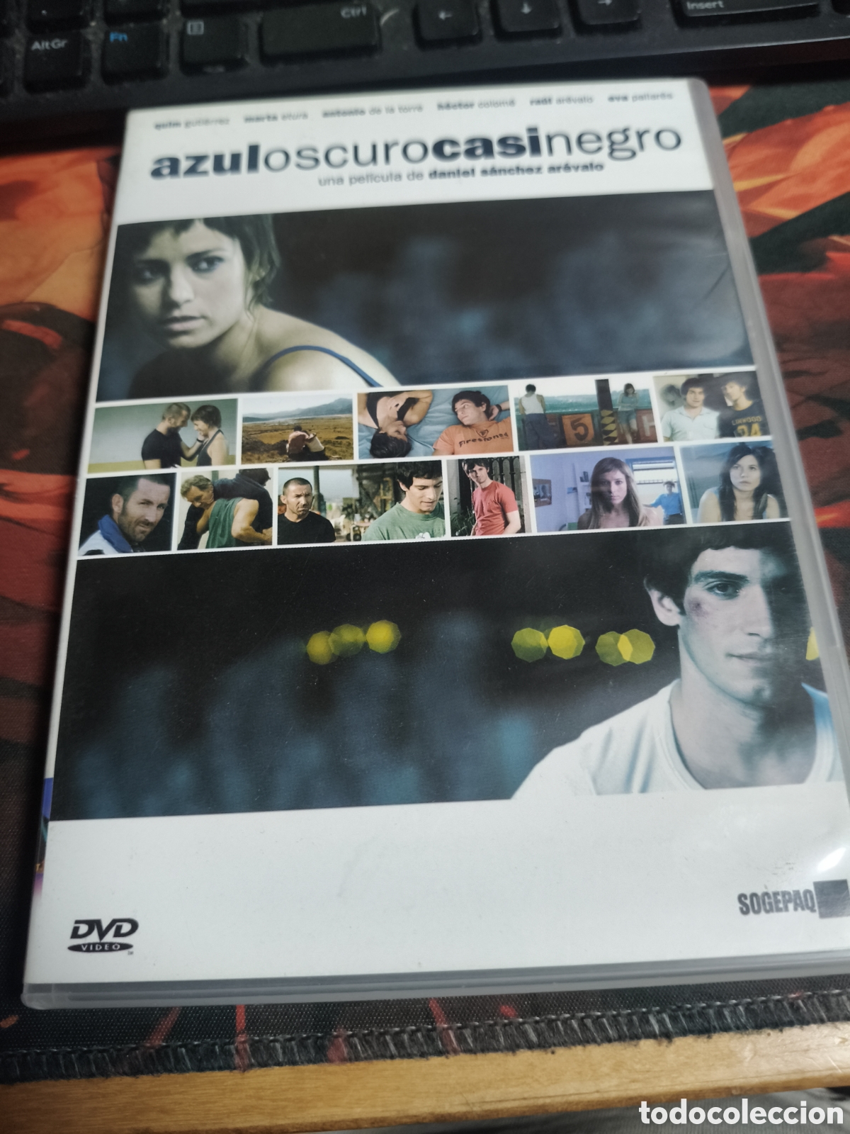 Cine: Azul oscuro casi negro DVD - 29
