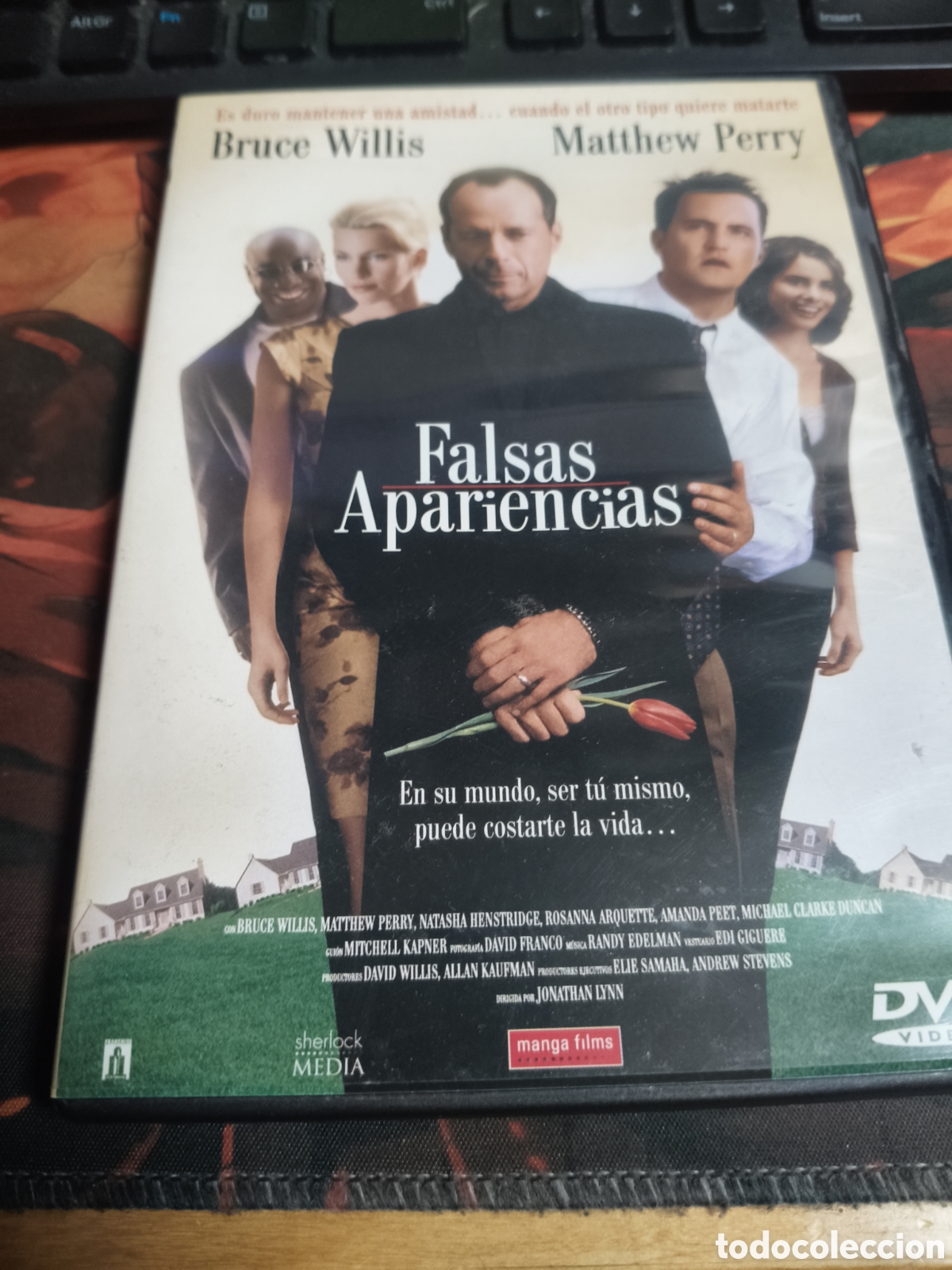 Cine: Falsas apariencias DVD - 29