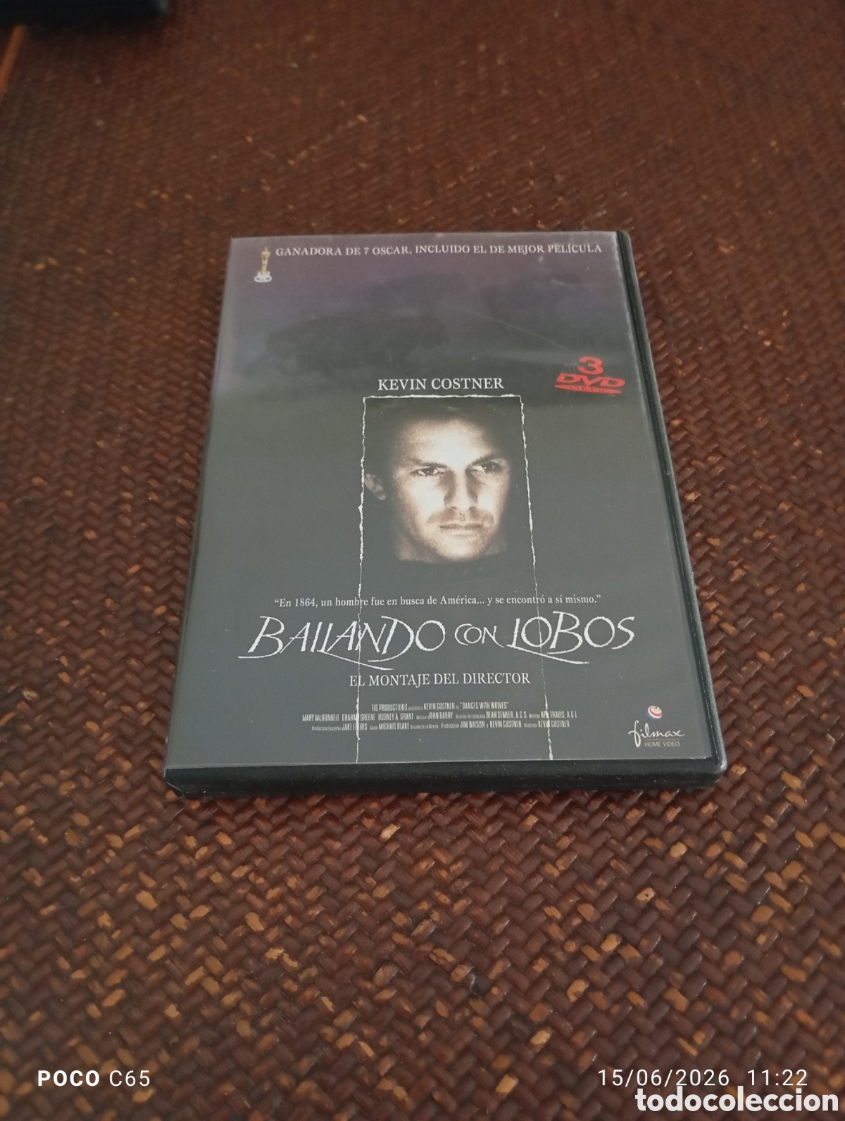 Cine: Bailando con lobos tiene dos DVD uno la pel&iacute;cula y otro extras falta otro DVD