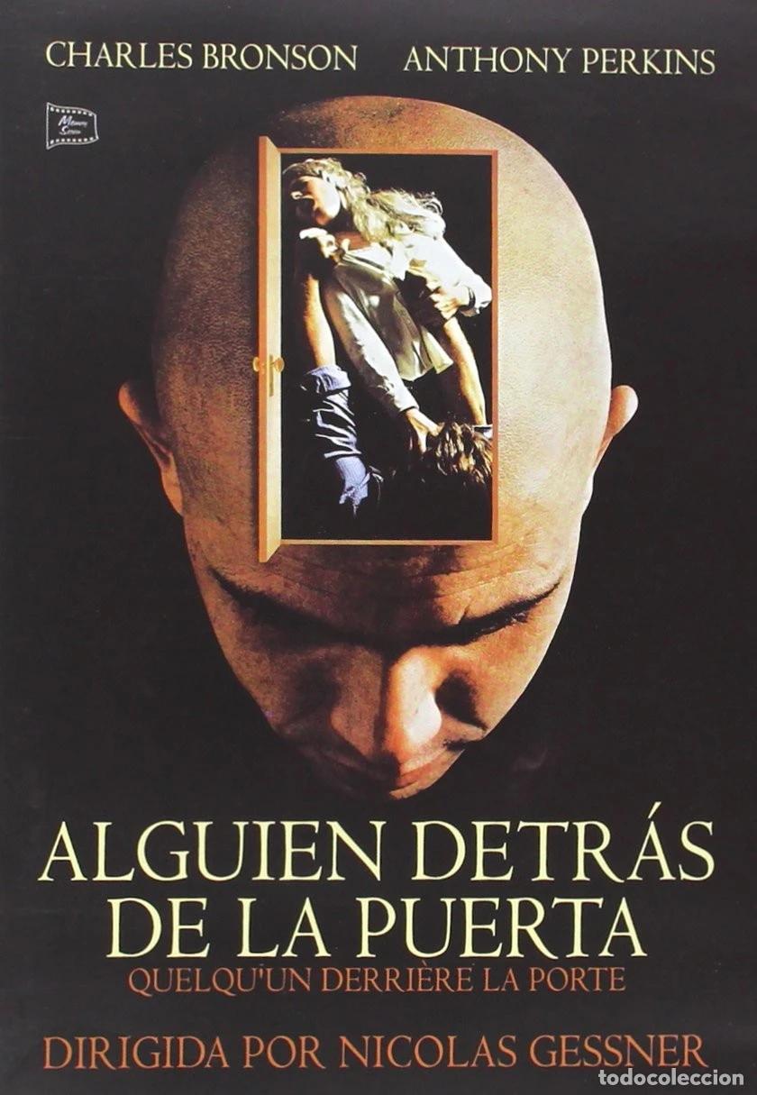 Cinema: ALGUIEN DETR&Aacute;S DE LA PUERTA (DVD)