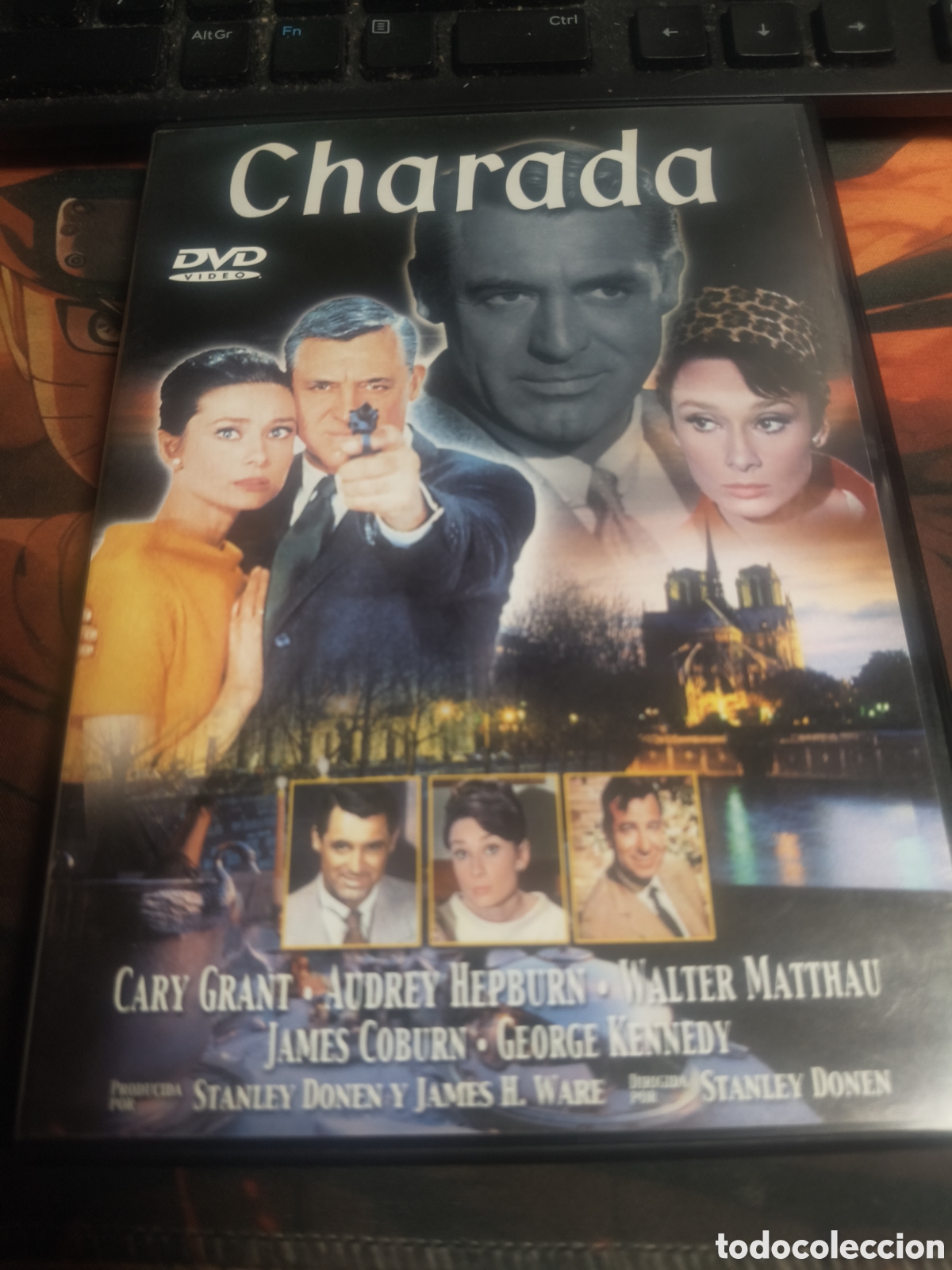 Cine: Charada DVD ----- 34