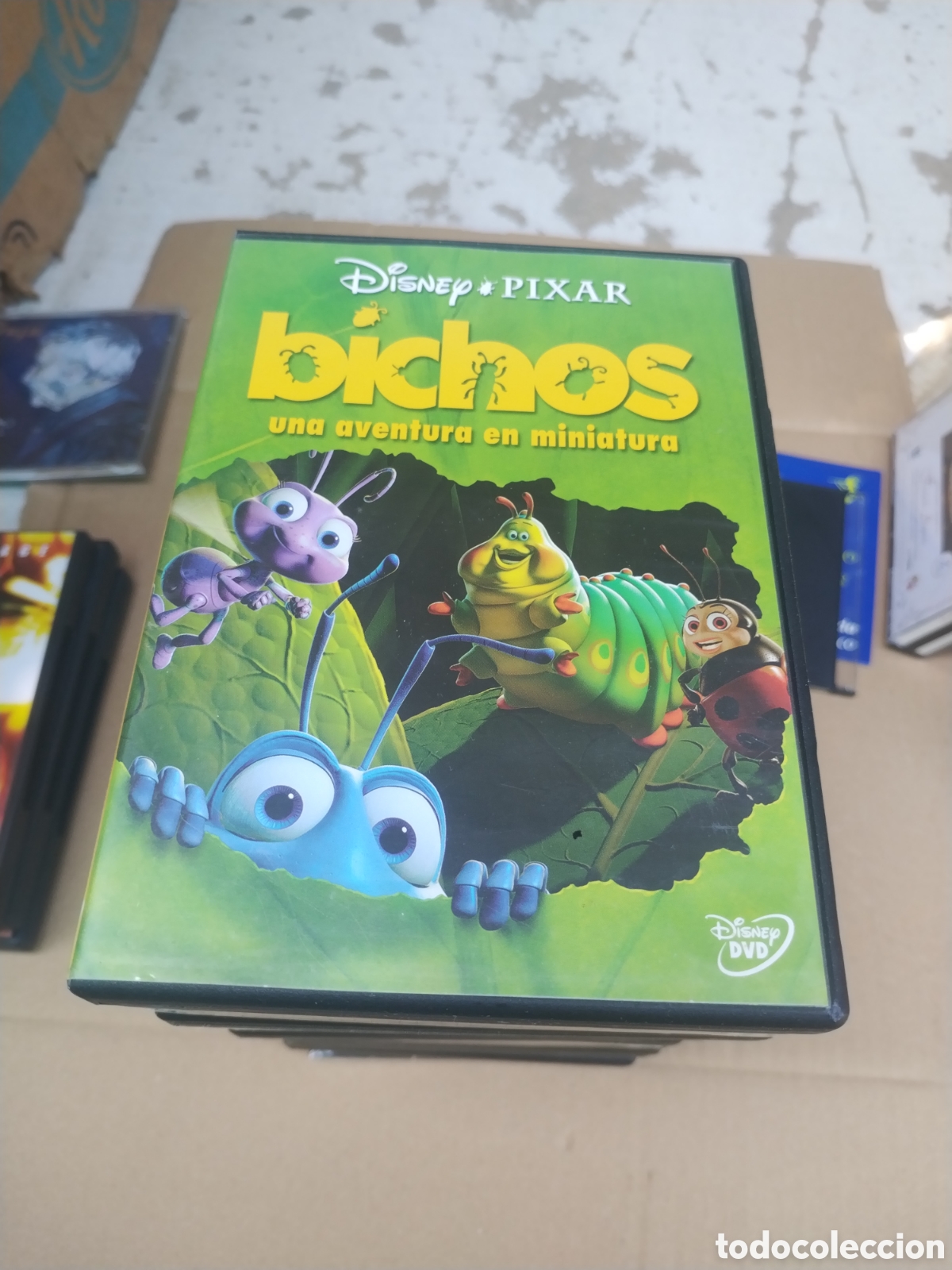Cine: BICHOS UNA AVENTURA EN MINIATURA