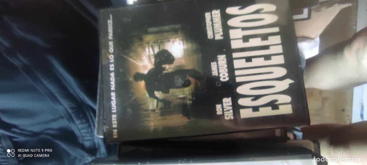 Cine: Esqueletos . Pel&iacute;cula. DVD