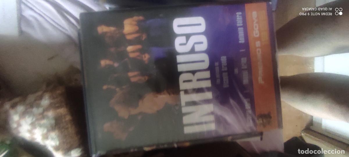 Cine: Intruso. Pel&iacute;cula/ DVD.